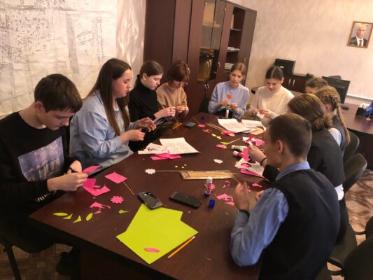 Севские волонтеры провели акцию «Для милых дам»