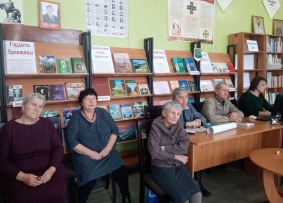 Севские библиотекари провели литературно-поэтический час «Весна идет»