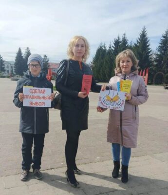 Севские библиотекари провели уличную профилактическую акцию «Сделай правильный выбор!»