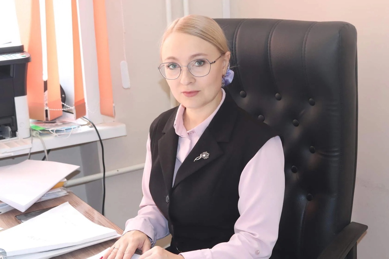 Директор МБУ «МФЦ» Севского района Валерия Александровна Чикова поделилась своим мнением о службе по контракту в российской армии