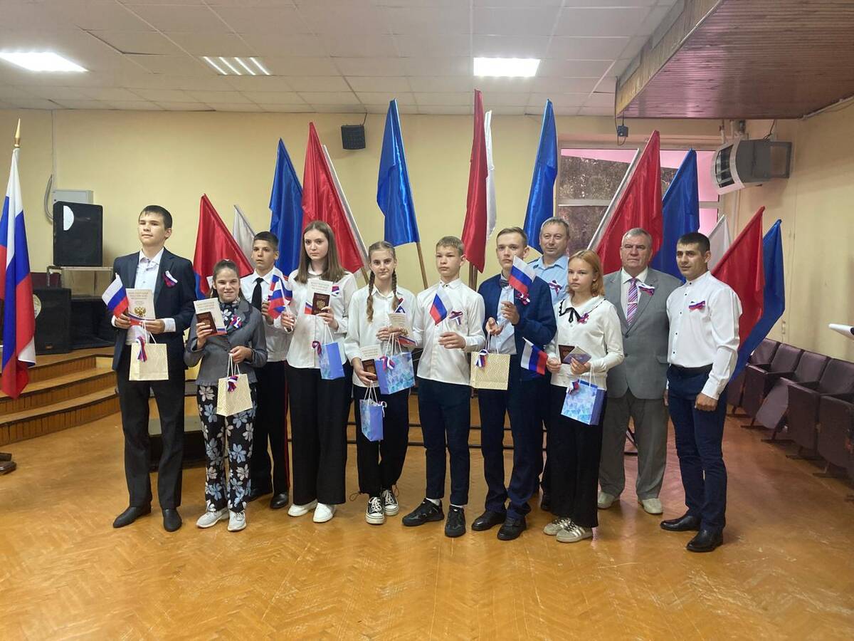 В Брасовском районе вручили юным жителям главный документ