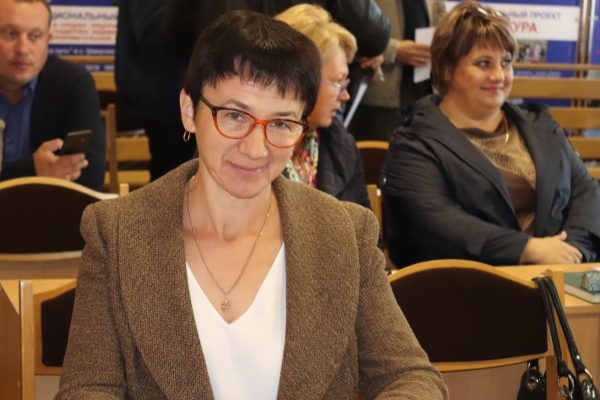 Глава города Севска, директор ГКУ «Центр занятости населения Севского района» Елена Владимировна Добродей поделилась своим мнением о службе по контракту в российской армии