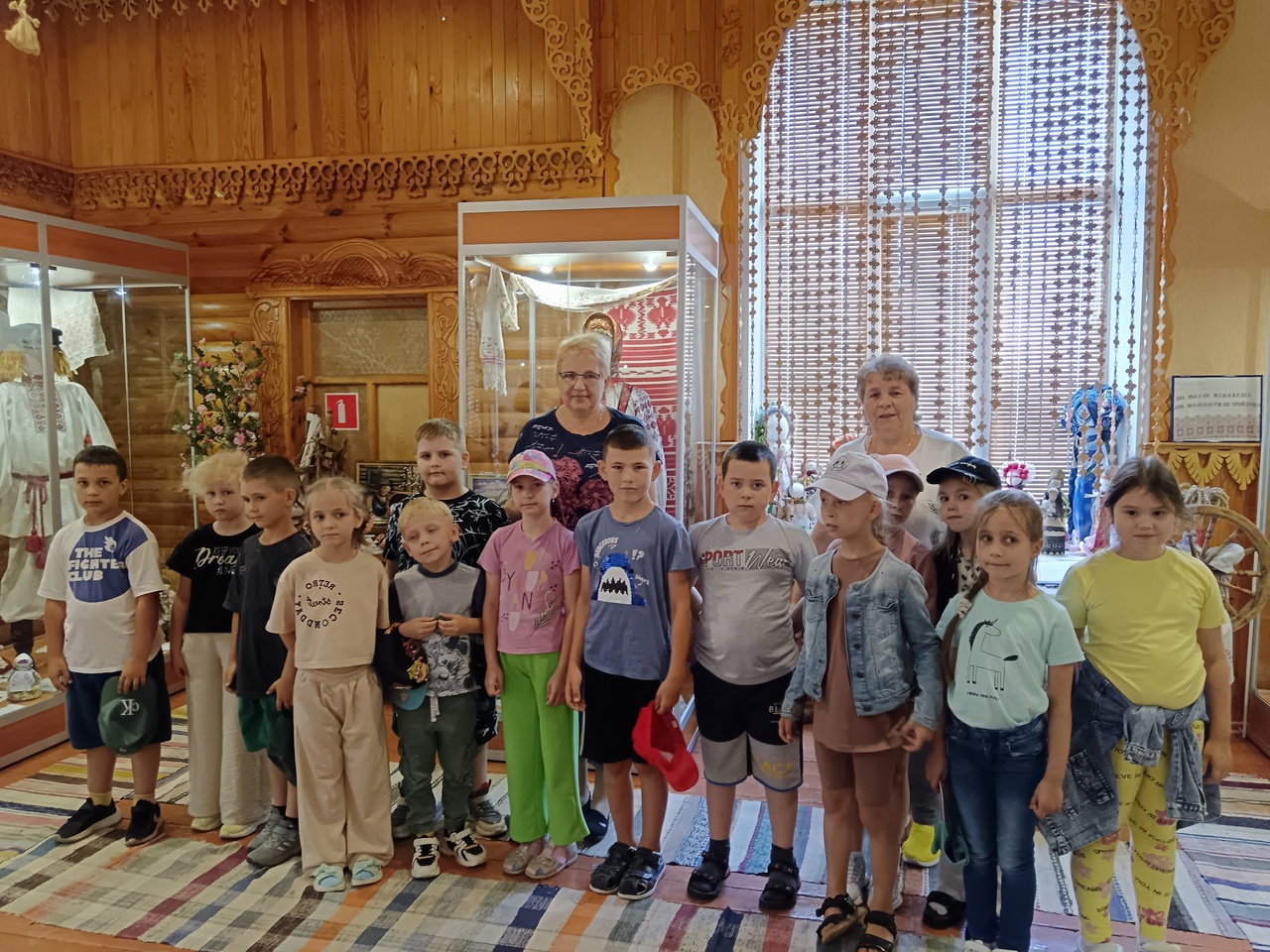 Севские школьники посетили выставку «Утюг и его дедушка»