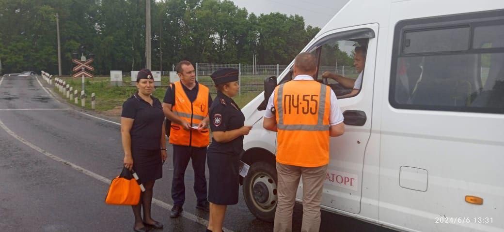 В Унече транспортные полицейские ЛОП совместно с представителями ОАО «РЖД» и отделением ГАИ провели «Международный день привлечения внимания к железнодорожным переездам»