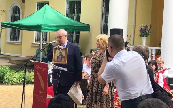 Участников тютчевского праздника в Овстуге поздравили дипломатические работники