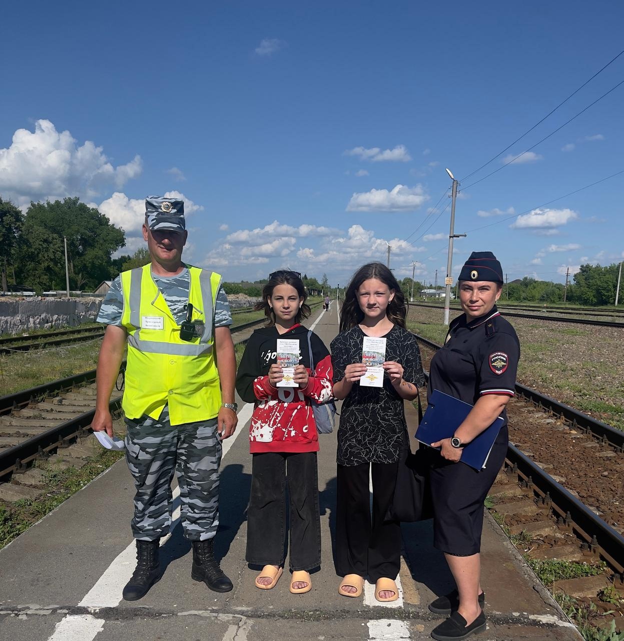 Сотрудники Линейного отдела полиции на станции Унеча совместно с представителями железнодорожного транспорта провели профилактические рейды, направленные на профилактику травматизма