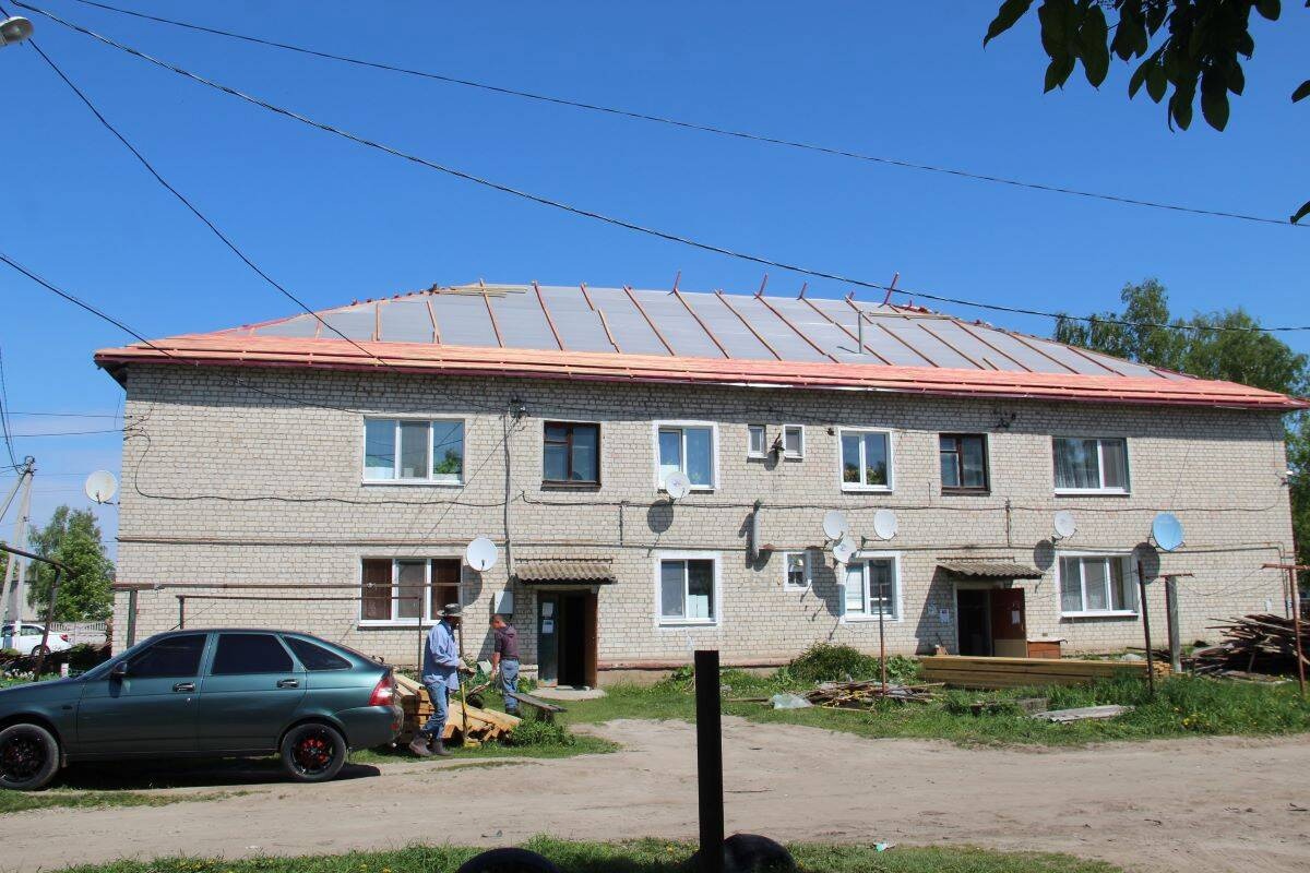 В Брасовском районе в 2024 году обновят семь кровель многоквартирных домов