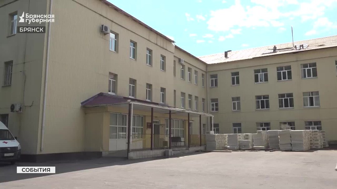 В терапевтическом корпусе брянской горбольницы №2 идёт ремонт крыши