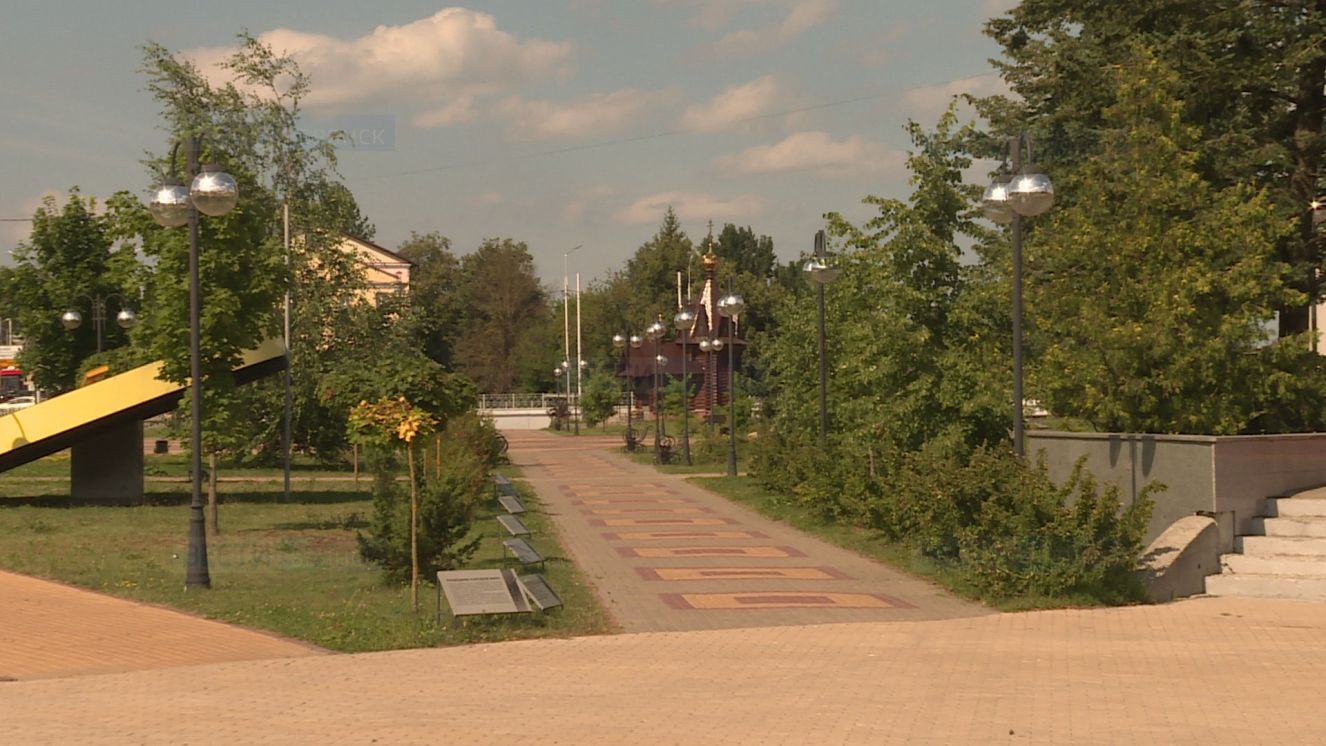В Брянске продолжаются работы по замене освещения