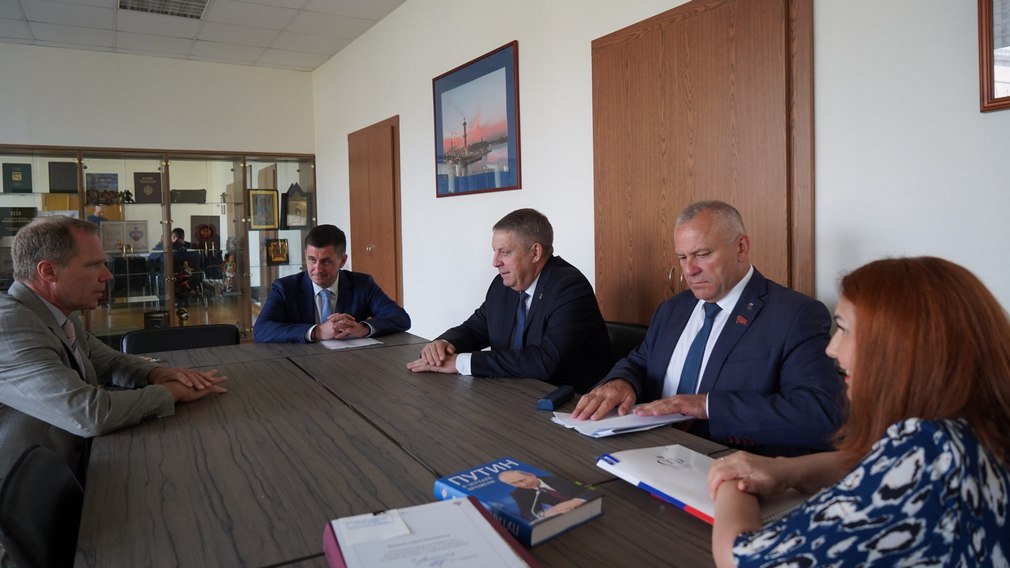 Александр Богомаз провел рабочую встречу с Андреем Кутеповым