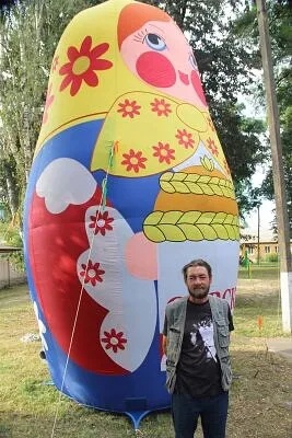 Заведующий хозяйственной частью МБУК «МРКДЦ» Владимир Боров высказал свое мнение о службе по контракту в Вооруженных силах РФ