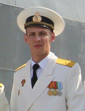 Герои вечно живут в наших сердцах…