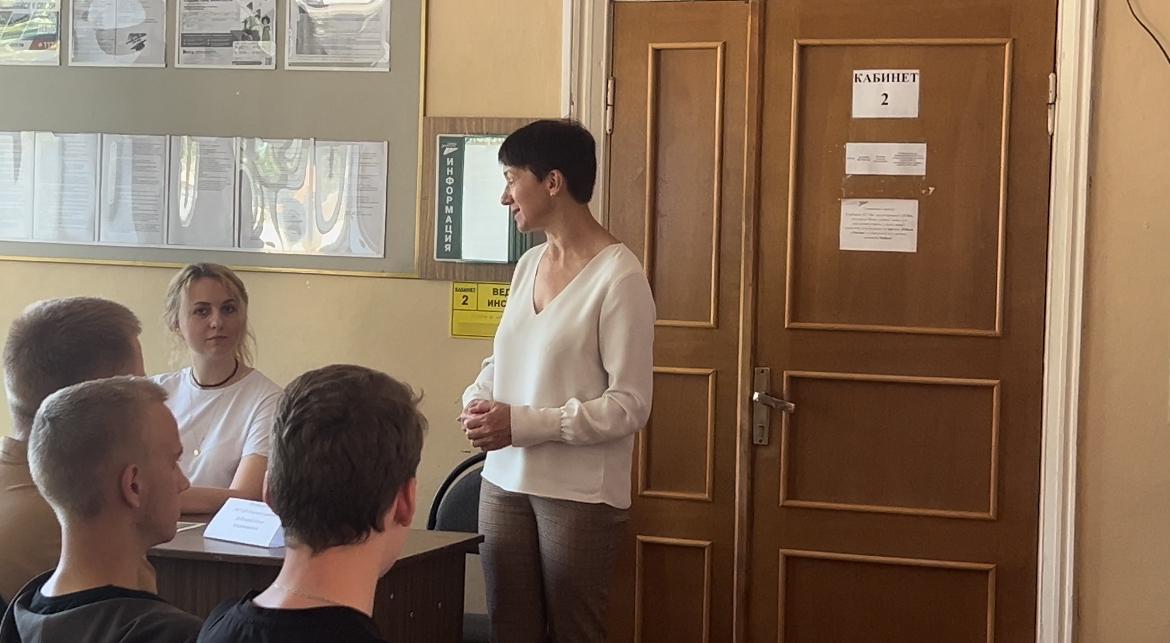 В Севском районе состоялся федеральный этап Всероссийской ярмарки трудоустройства «Работа России. Время возможностей»