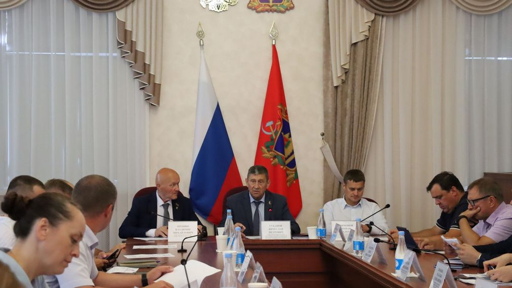 В Брянске обсудили реализацию программ в области спорта, молодежной политики и туризма