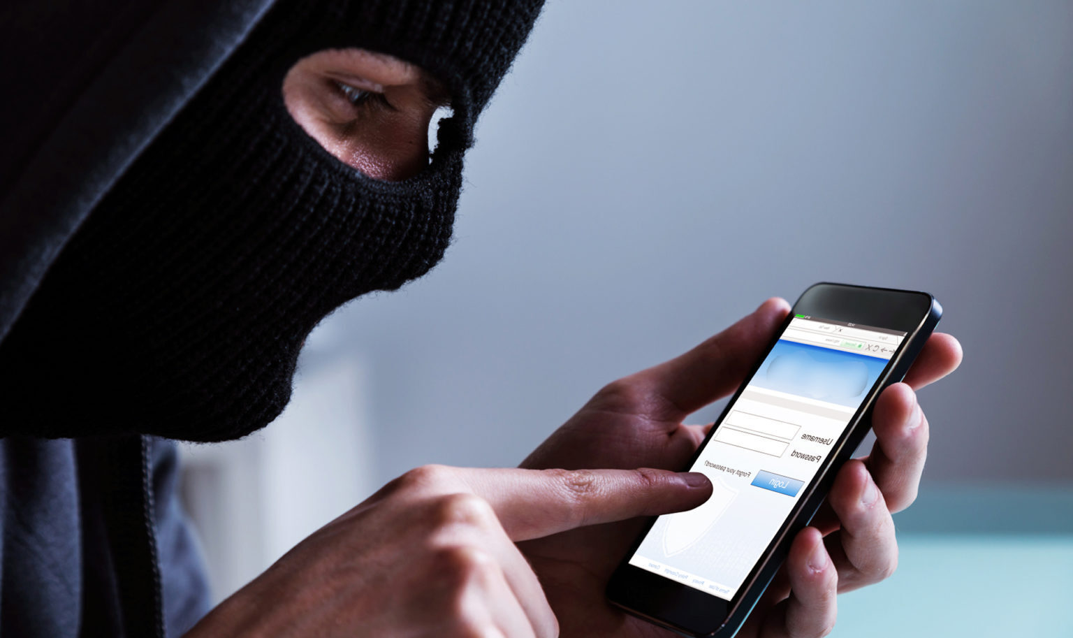 За 6 месяцев 2024 года жители Севского района перевели мошенникам денежные средства в сумме 4 497 305 рублей