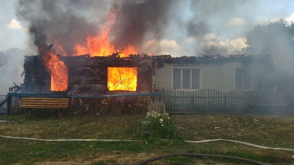 В Севском районе сгорел частный дом