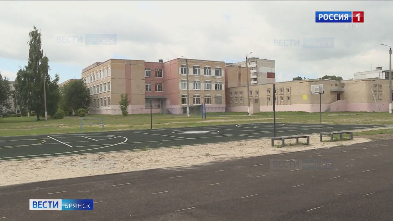 В Брянске продолжается ремонт спортивных площадок