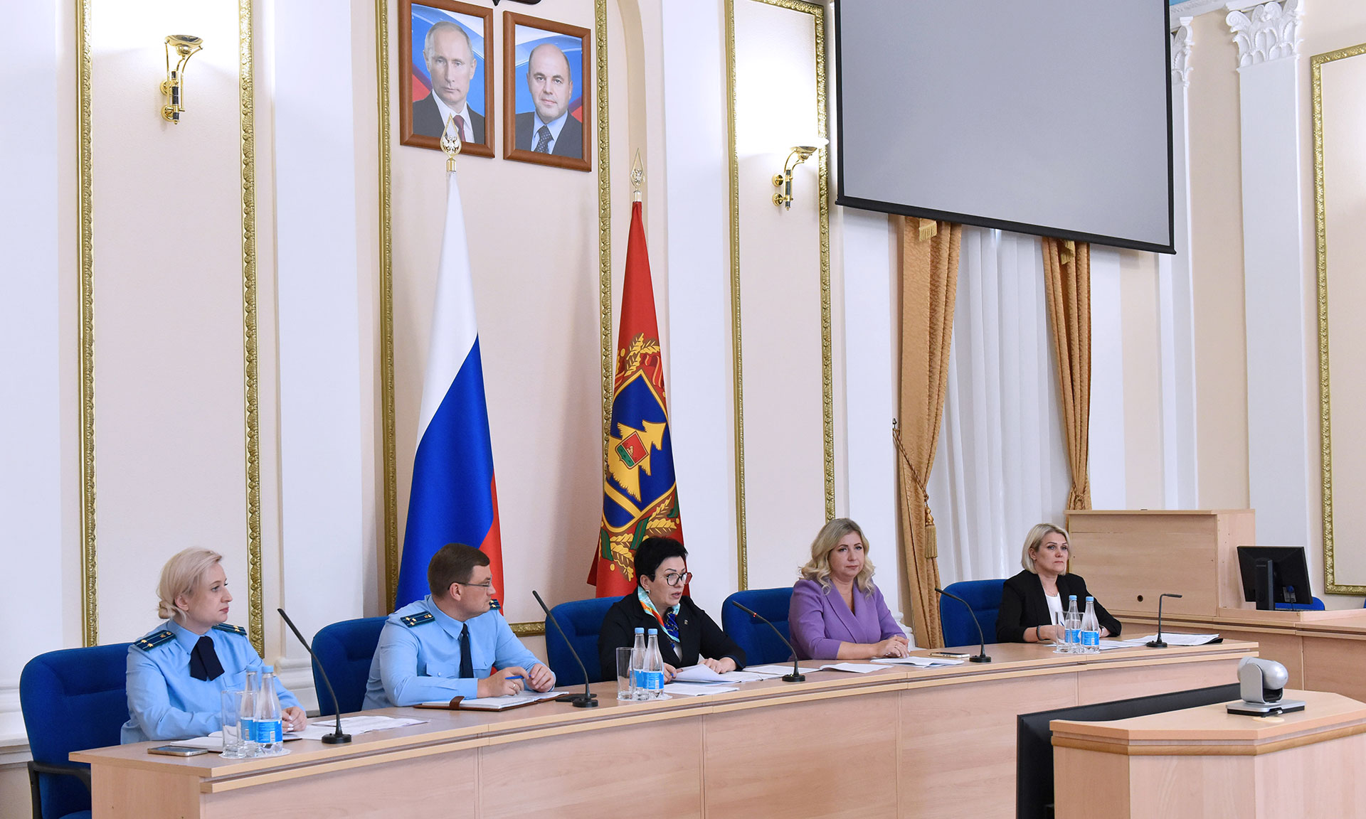 Состоялось заседание комиссии по делам несовершеннолетних и защите их прав при правительстве Брянской области
