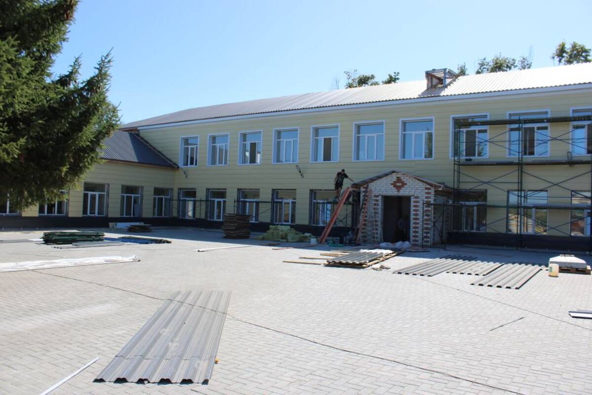 В Стародубском округе продолжается капремонт школы