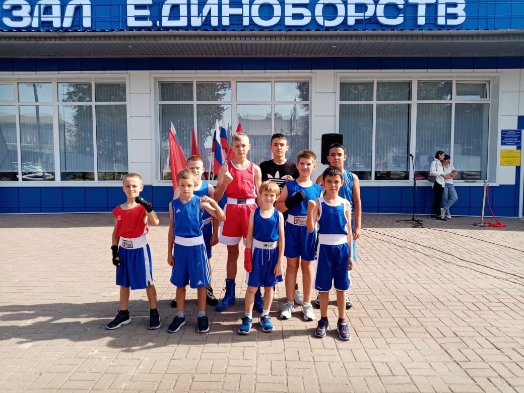 Боксеры спортивной школы «Буревестник» заняли первые места на турнире в Комаричах