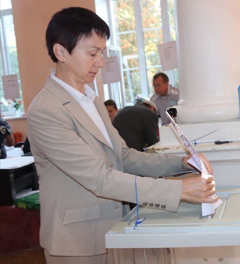 В Севске проголосовала глава города Елена Добродей