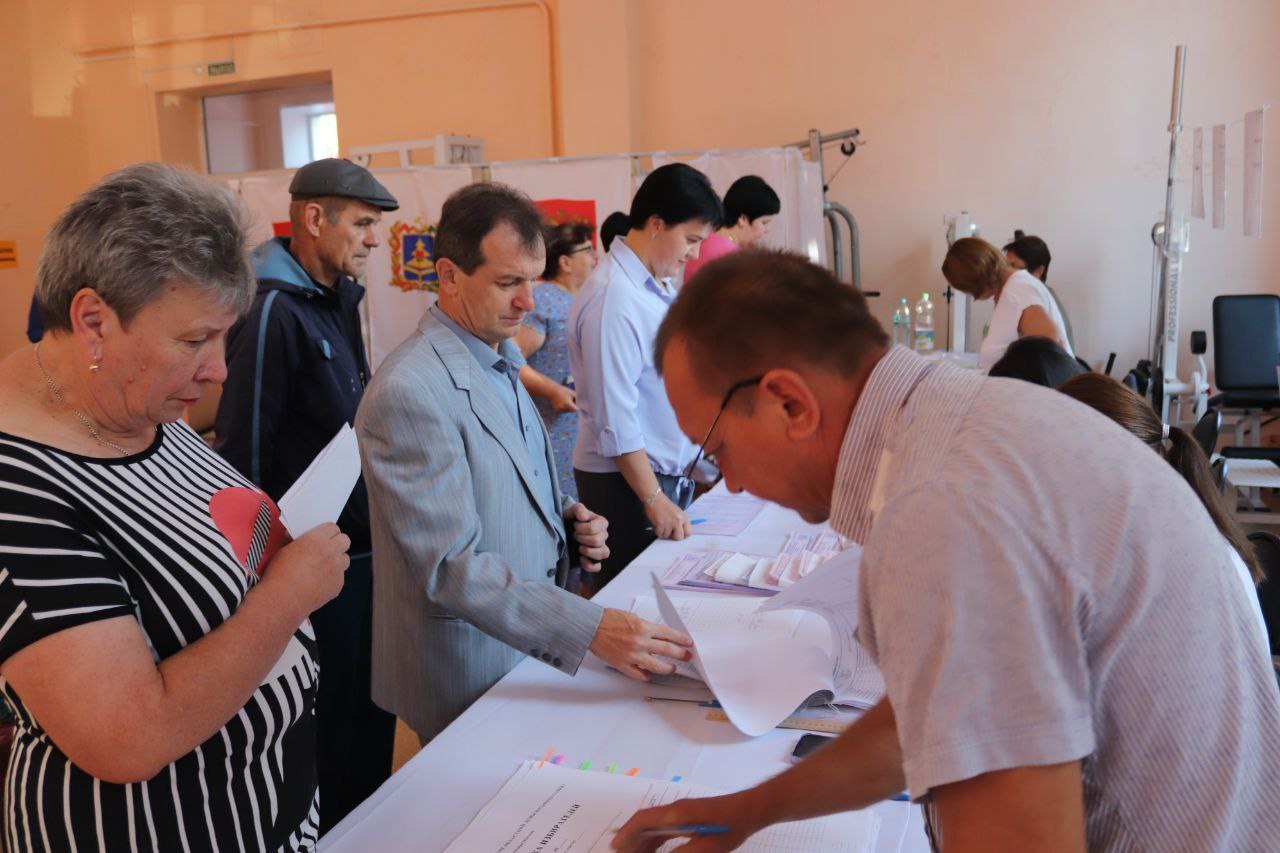 Жители Севска массово идут на избирательные участки