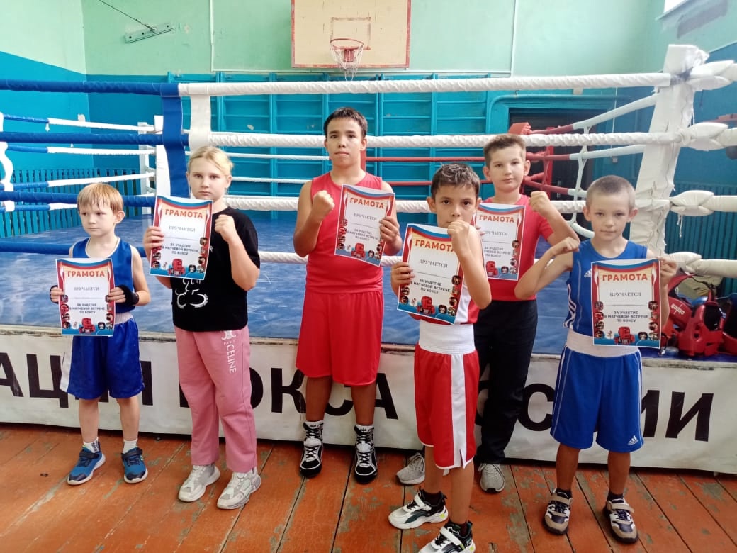 Юные боксеры севской спортивной школы «Буревестник» выступили на матчевой встрече в Унече