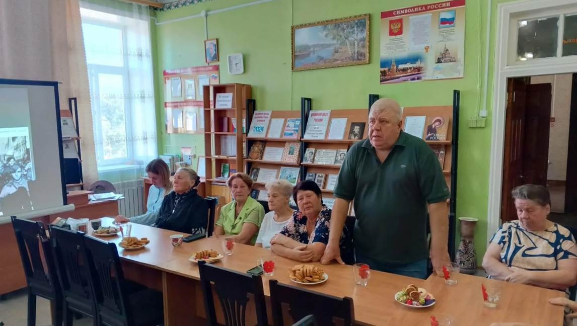 Севские библиотекари провели историко-краеведческий час «Шумел сурово Брянский лес»