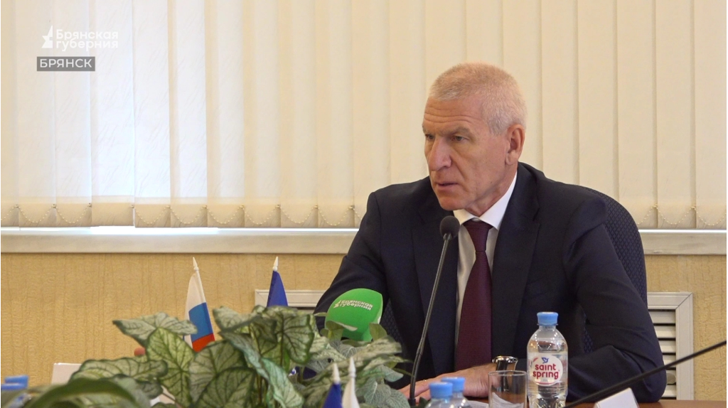 Олег Матыцин провел встречу с руководителями образовательных учреждений Брянска