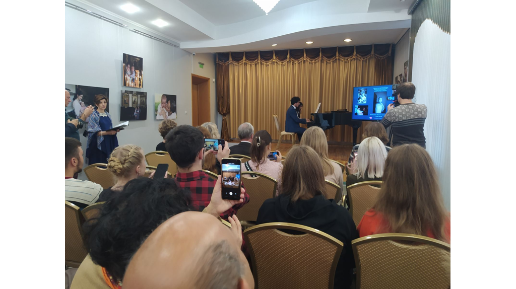 В Брянске проходит фотовыставка «Нежность материнства»