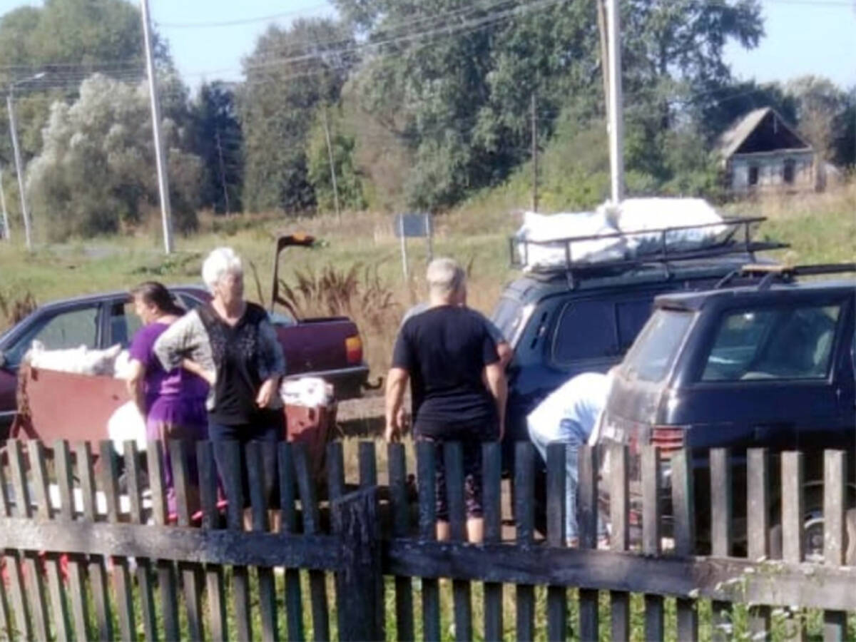 Из Комаричского района от жителей села Усожа отправлен благотворительный груз  бойцам СВО