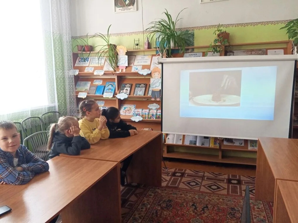 Севские библиотекари провели познавательно — развлекательный час «В сказочной стране мультфильмов»