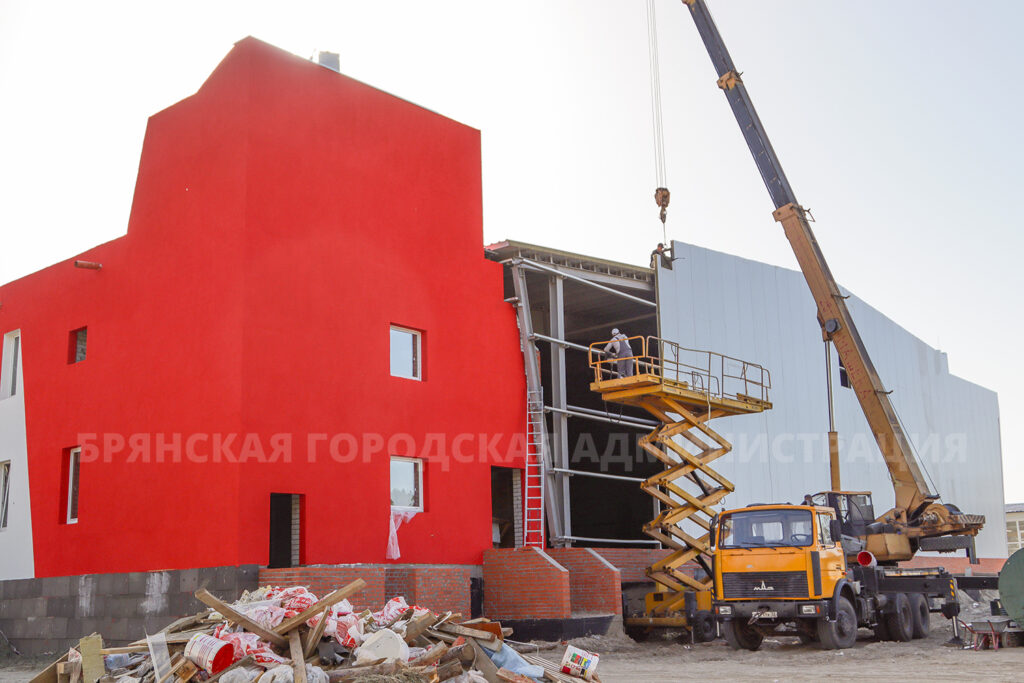 Строительство Дворца зимних видов спорта в Фокинском районе продолжается