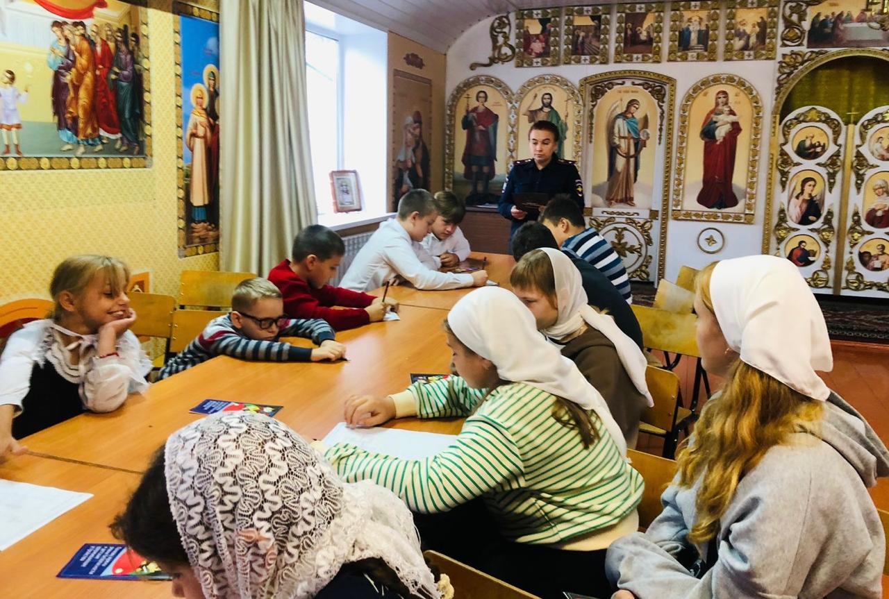 Сотрудники ЛОП на железнодорожной станции Унеча провели правовую игру в воскресной школе при храме Святителя Николая