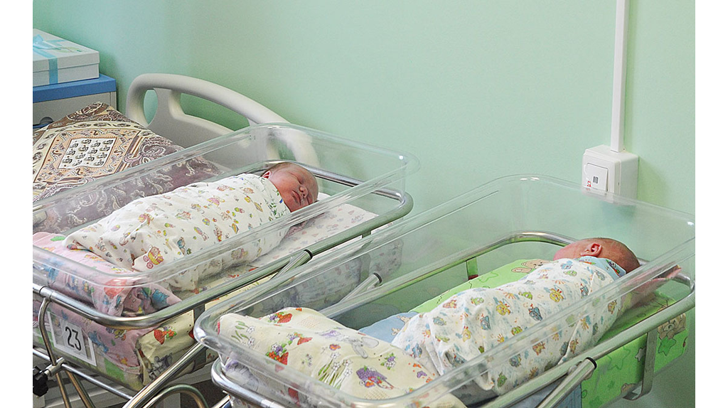 Впервые мамами в 2023 году стали более трех тысяч брянских женщин