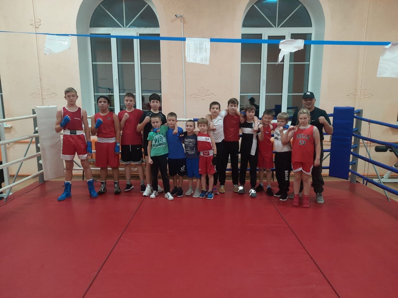 Юные севские боксеры провели совместное тренировочное занятие с гостями из Локтя