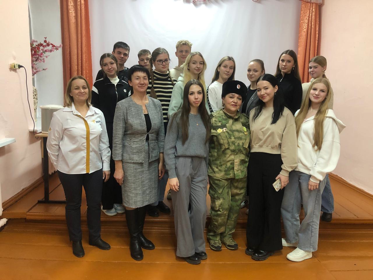 Специалисты центра занятости населения Севского района организовали встречу с вахмистром Мариной Бирюковой