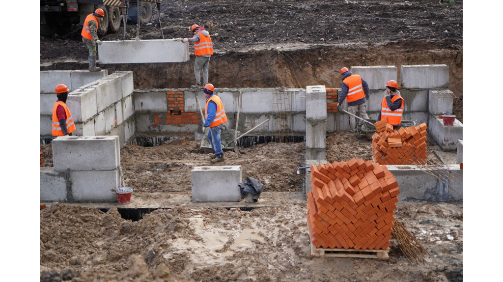 Александр Богомаз проинспектировал строительство корпуса бюро судмедэкспертизы