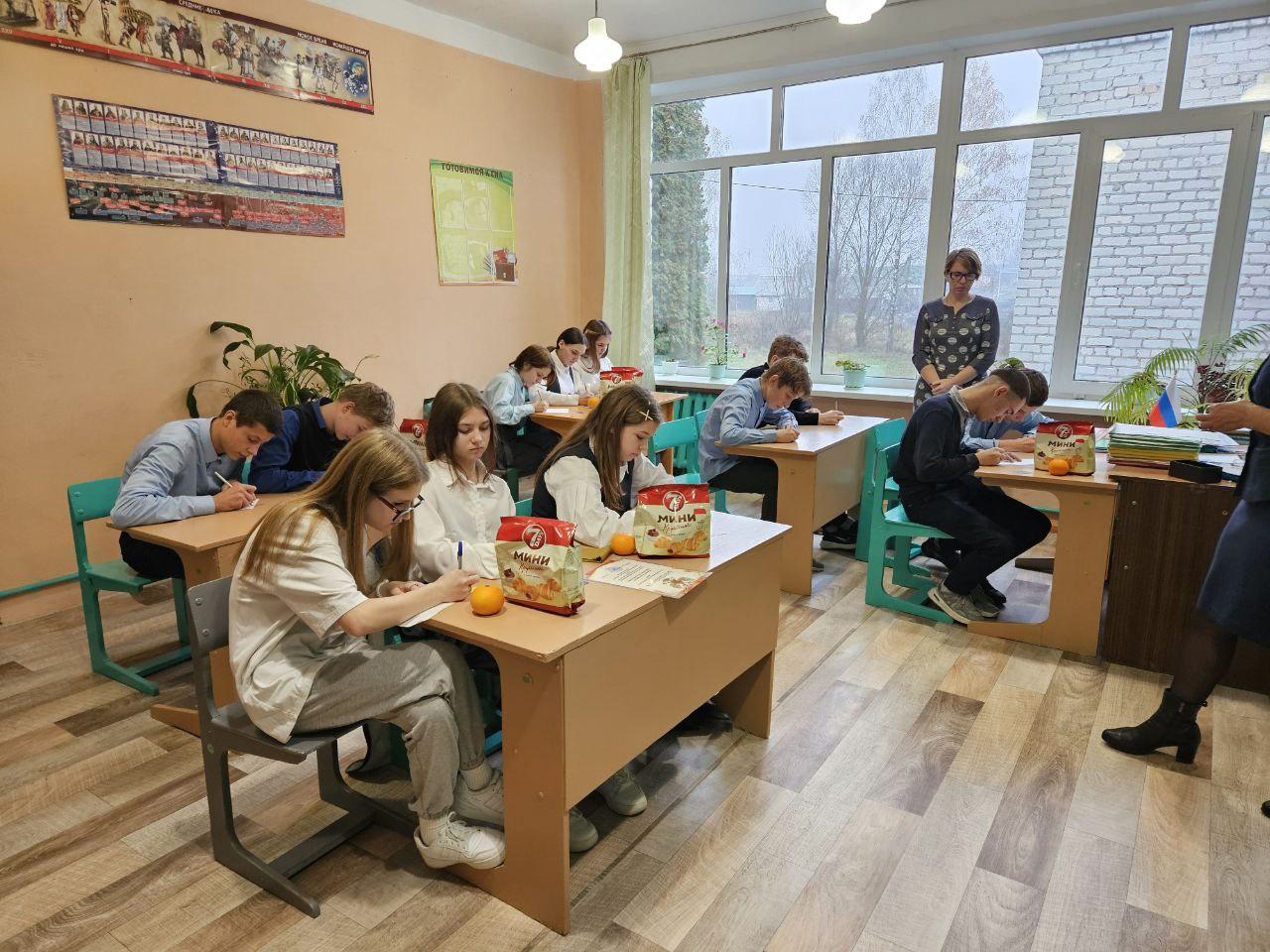 В Первомайской школе Севского района прошло профориентационное мероприятие с учащимися старших классов