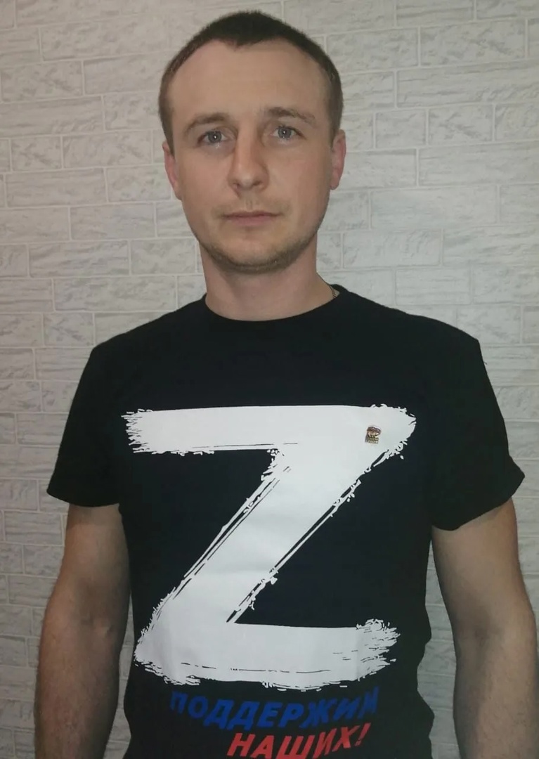 Директор спортивной школы «Буревестник» города Севска Ярослав Евгеньевич Толстых высказал свое мнение о службе по контракту в Вооруженных силах РФ