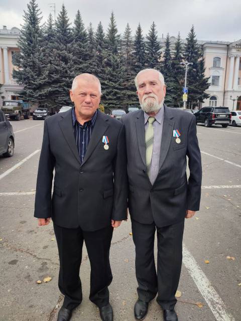 Аркадий Бронников и Николай Крючков удостоены медали «Отец солдата» 