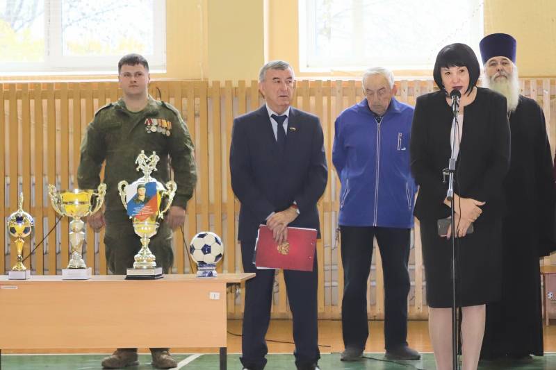 Турниры памяти ветеранов спорта и на призы школы № 1 вновь собрали любителей футбола