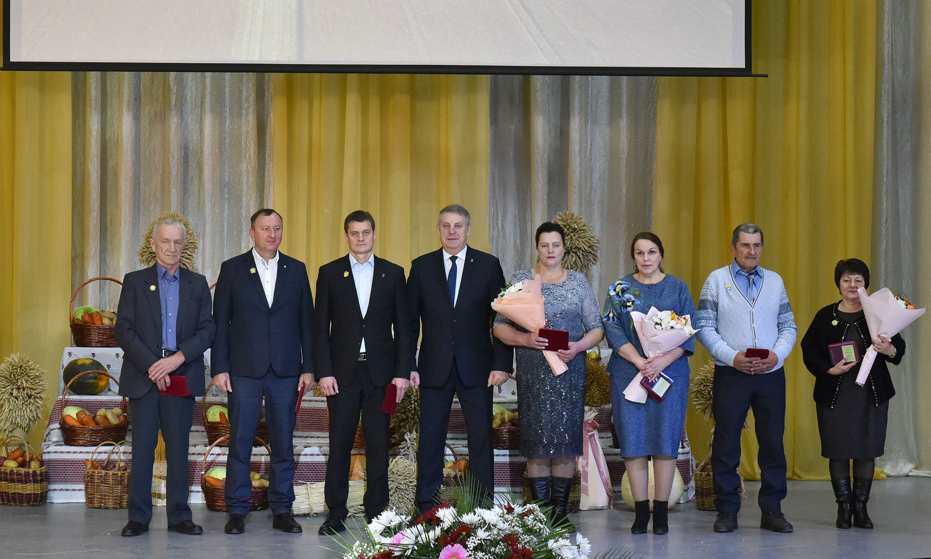 Труженики сельского хозяйства и перерабатывающей промышленности Севского района получили заслуженные награды