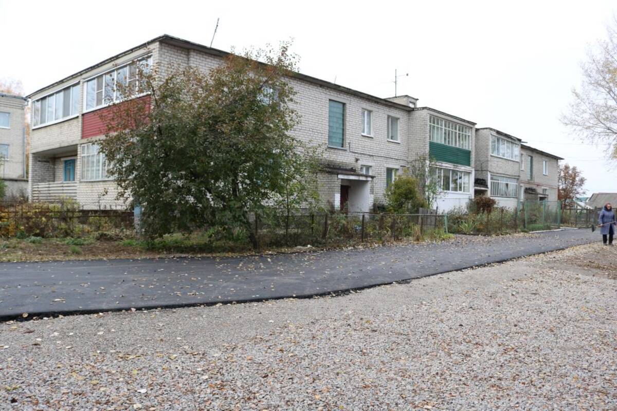 В посёлке Комаричи преображаются дворовые территории