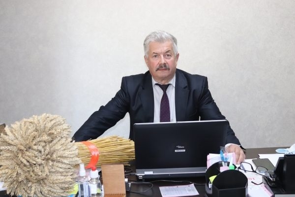 Начальник ГКУ Брянской области «Севское районное управление сельского хозяйства» Владимир Вячеславович Демков высказал свое мнение о службе по контракту в Вооруженных силах РФ