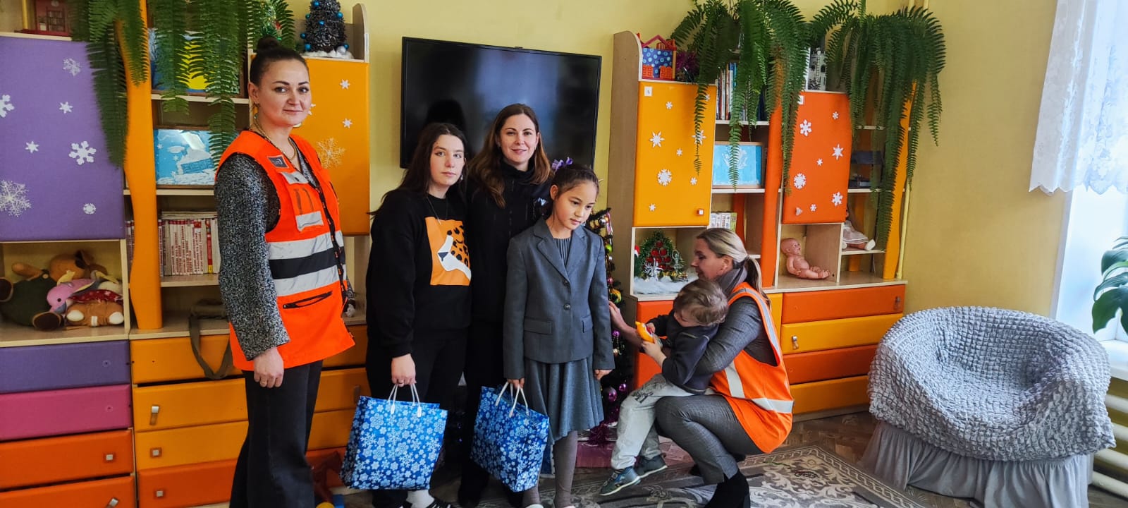 Сотрудники Брянской транспортной полиции совместно с работниками железной дороги приняли участие в благотворительной акции «Добро без границ»