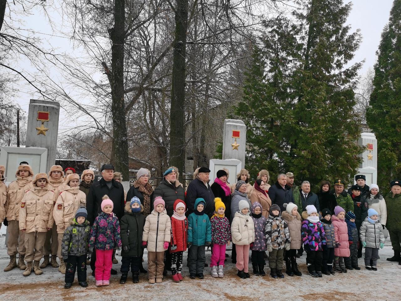 Транспортные полицейские ЛОП на станции Унеча провели с учащимися мероприятие, посвященное Дню Конституции Российской Федерации