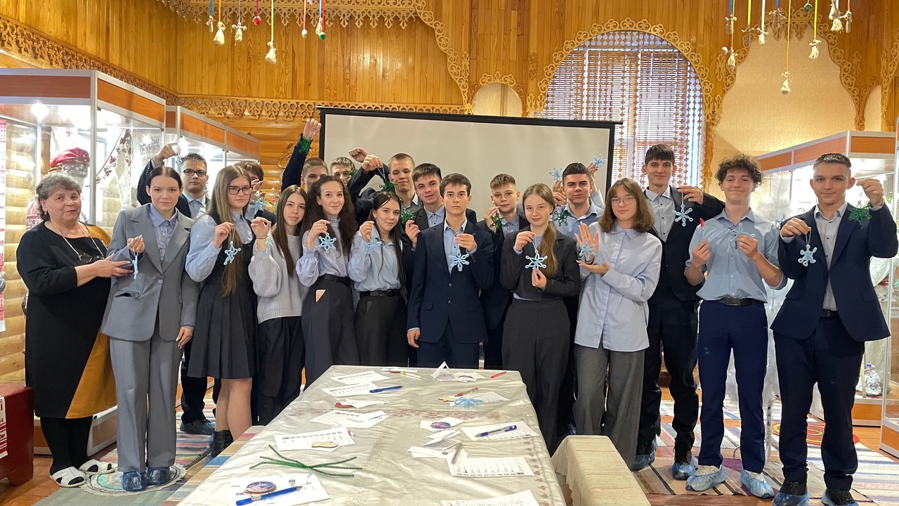 В Севском культурно-досуговом центре состоялась интеллектуальная игра «Традиции и обычаи встречи Нового года»