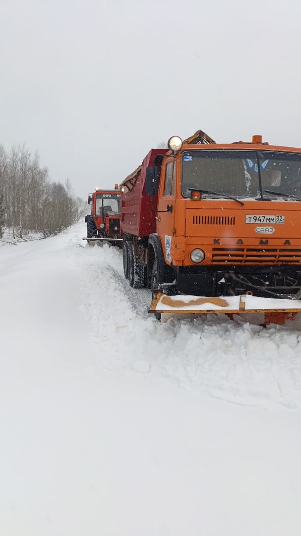 Продолжается работа по очистке от снега автомобильных дорог Брянской области