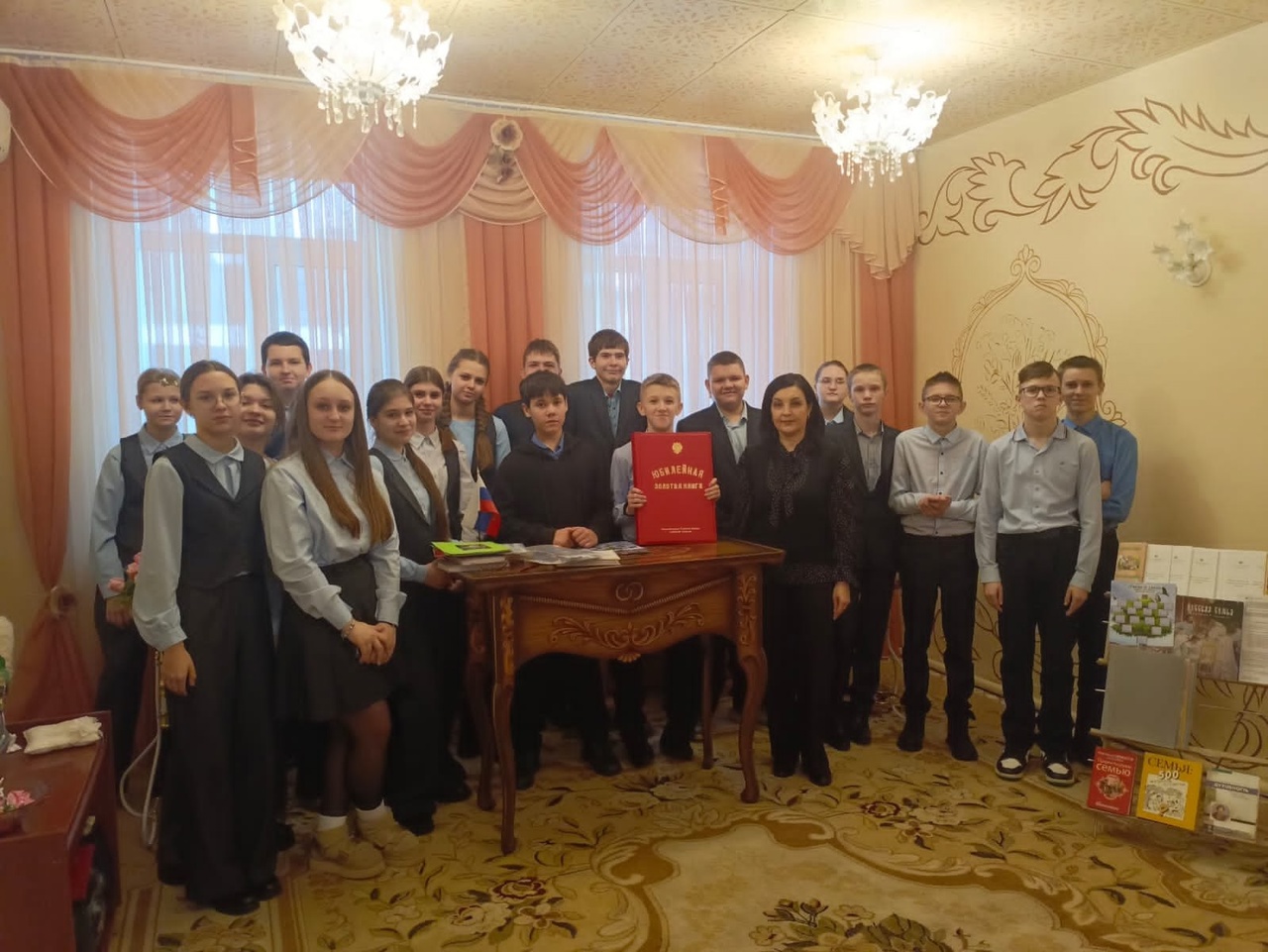 Учащиеся Севской средней школы №2 встретились с начальником отдела ЗАГС Севского района